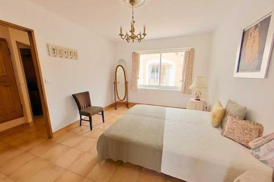Soleil - Large Villa with Pool & Garden near Pezenas House in Nézignan-l'Évêque