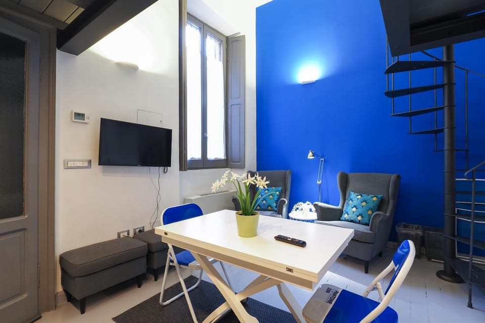 TV and multimedia, Living room, Seating area, Dining area