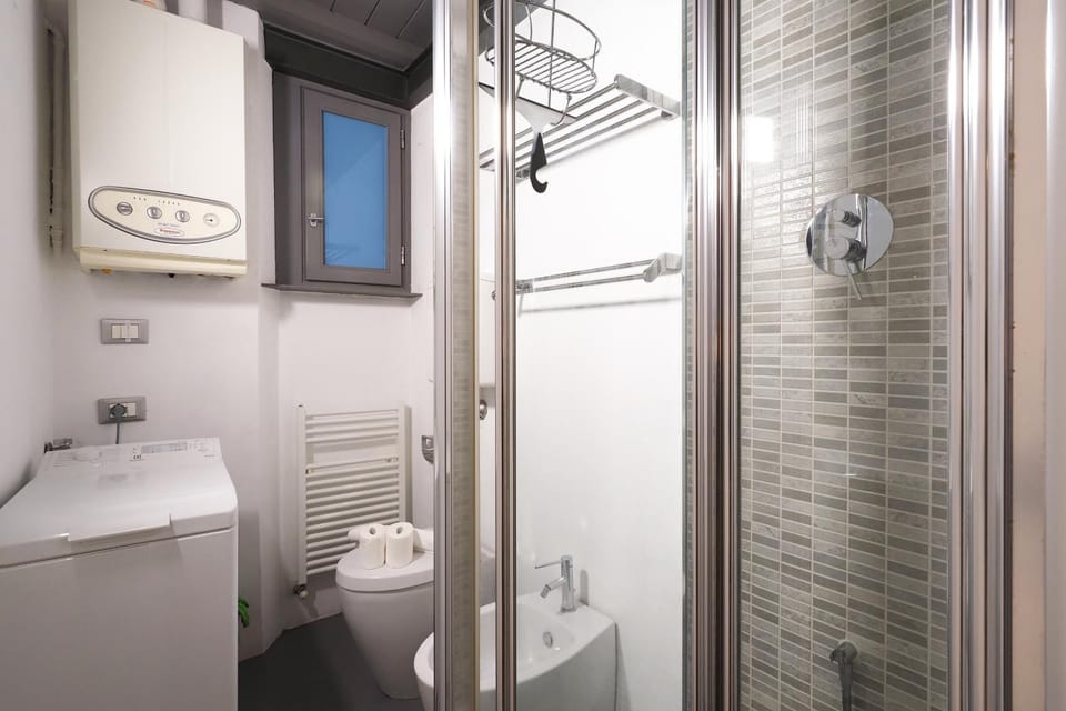 Shower, Toilet, Bathroom, bidet, towels