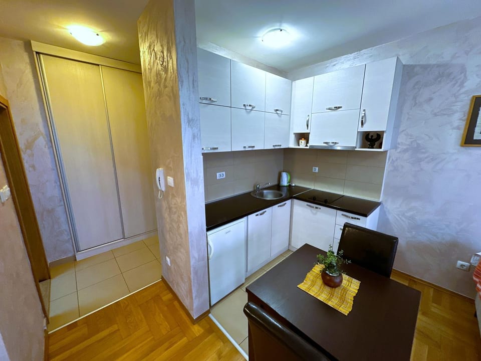 Kitchen or kitchenette, Dining area, wardrobe, kitchen