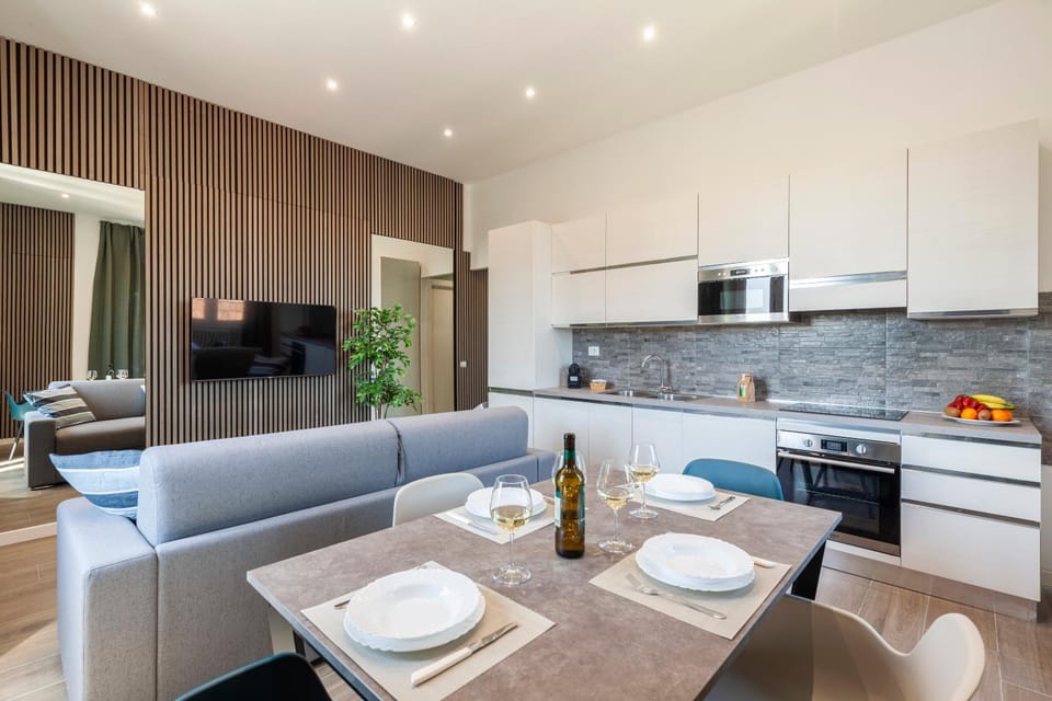 TV and multimedia, Kitchen or kitchenette, Living room, Dining area