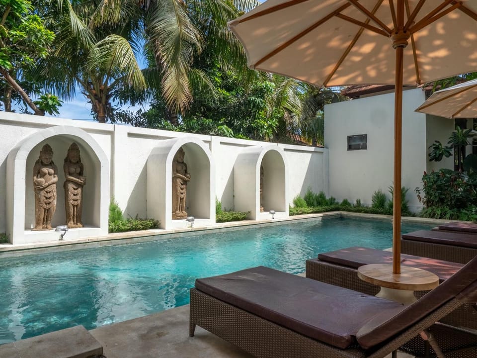 Property building, Seating area, Pool view, Swimming pool, sunbed