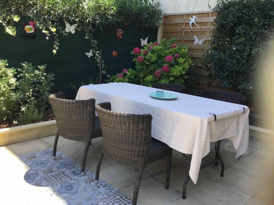 Patio, Garden, Dining area, Garden view