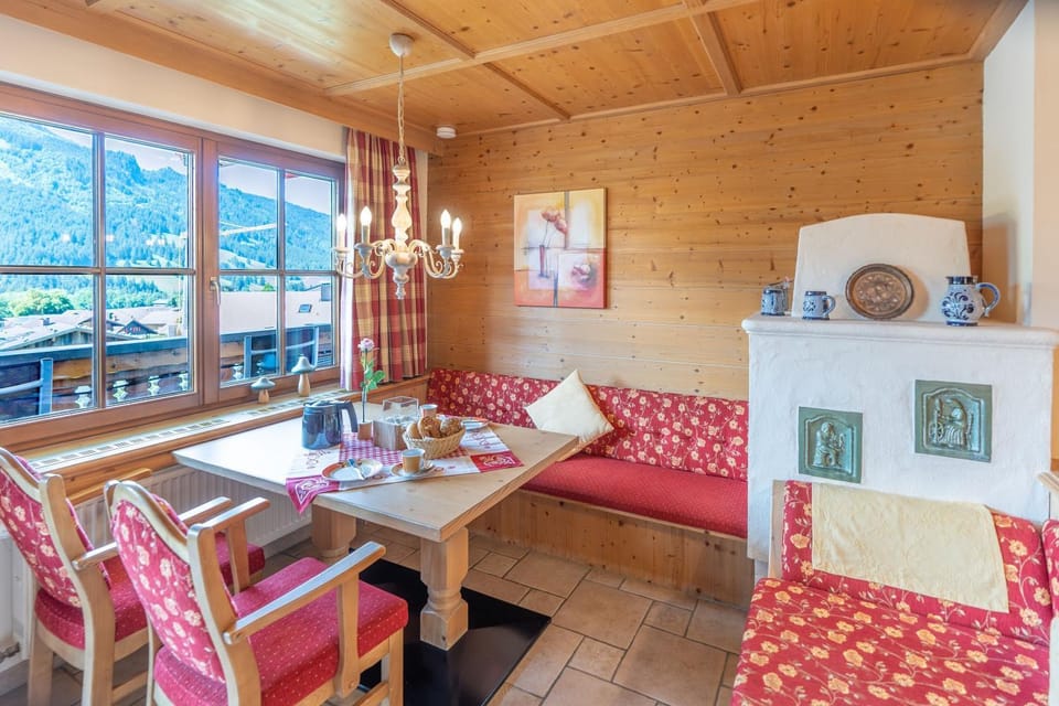 Seating area, Dining area