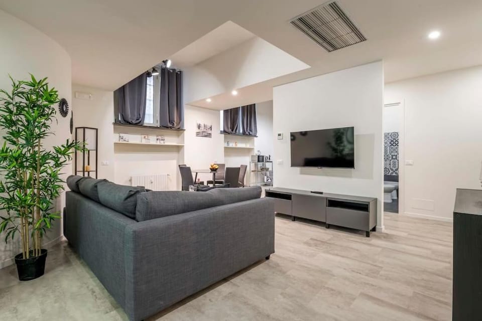 Comfortable 3 Bedrooms Apartment few steps from Duomo Apartment in Milan