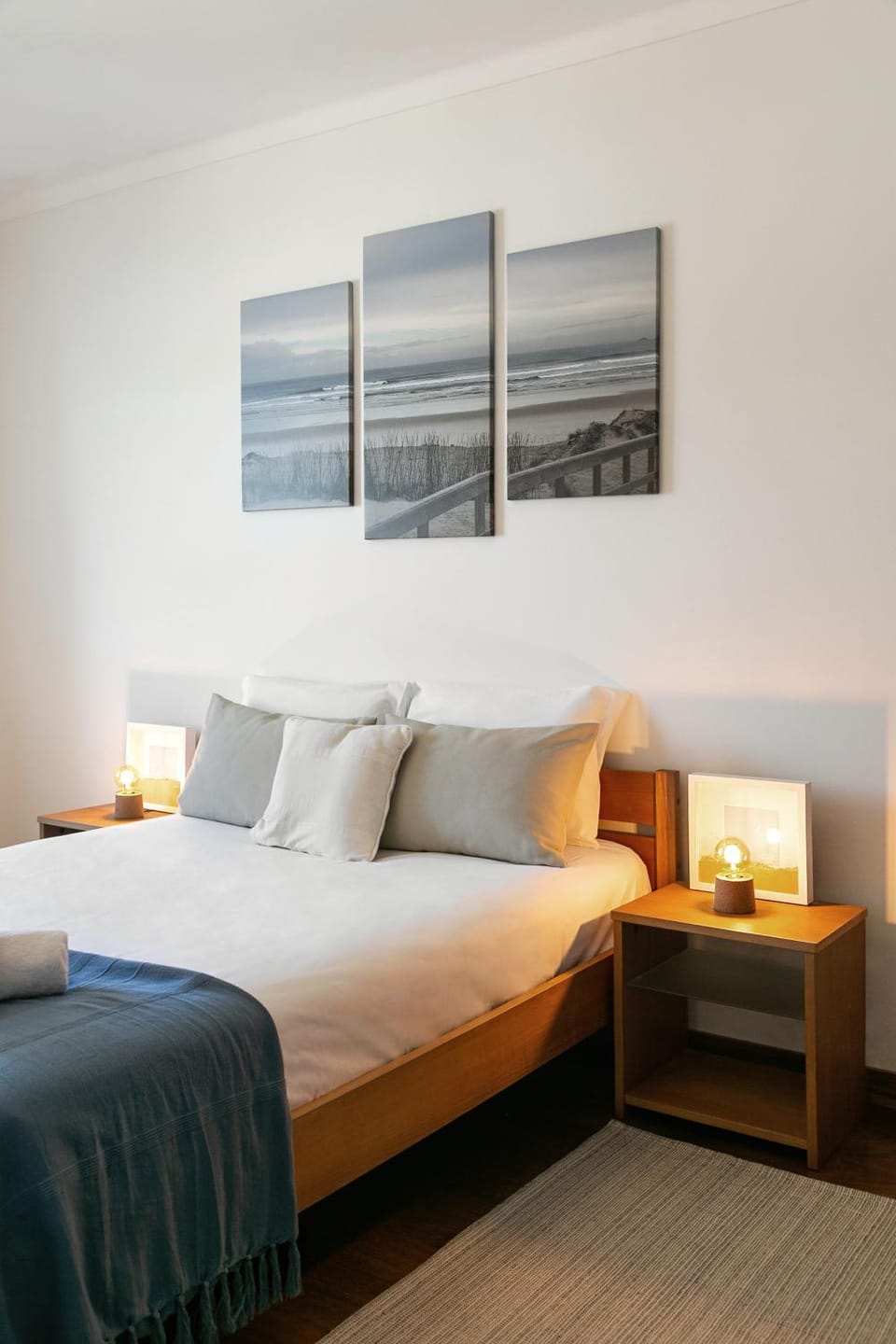 Bed, Photo of the whole room, Decorative detail, Bedroom