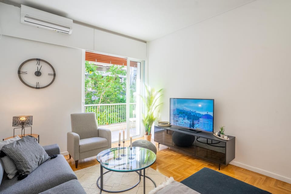 Communal lounge/ TV room, TV and multimedia, Living room, Seating area, Evening entertainment, air conditioner
