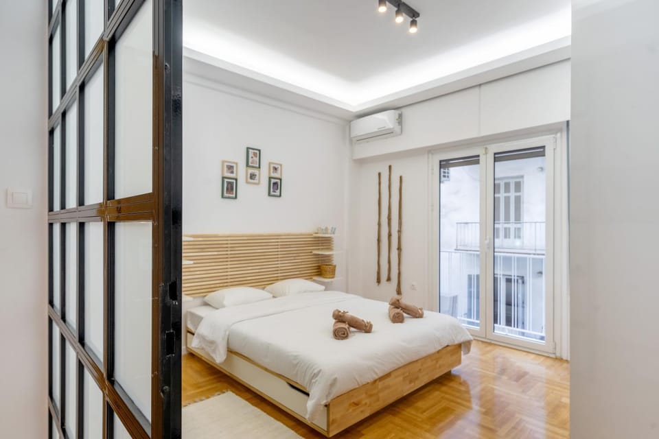 Bed, Photo of the whole room, Bedroom, towels, air conditioner