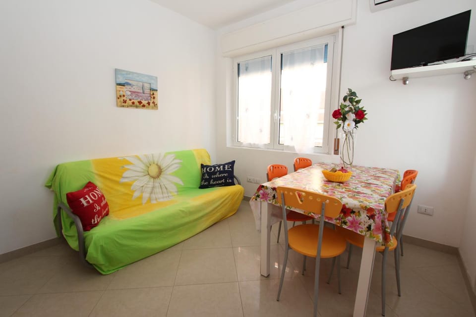 TV and multimedia, Living room, Dining area