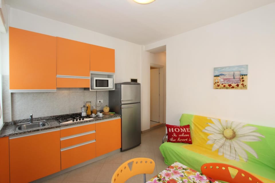 Kitchen or kitchenette, stove, kitchen