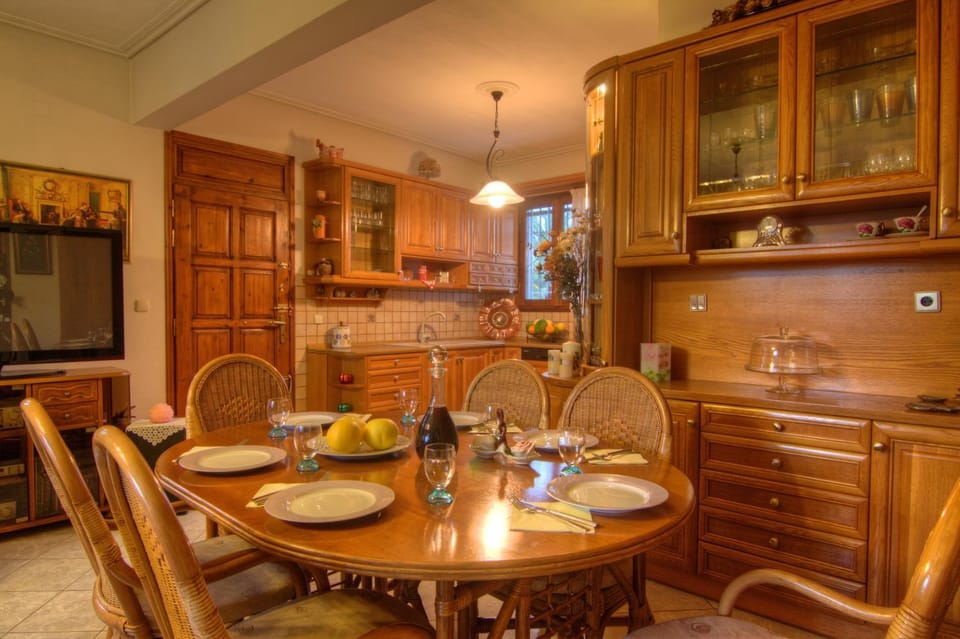 TV and multimedia, Kitchen or kitchenette, Dining area