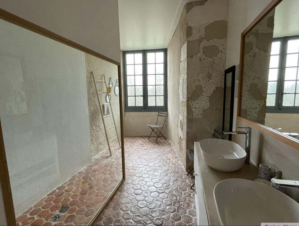 Château de Meauce, chambre Louise et Marie Bed and Breakfast in Bourgogne-Franche-Comté