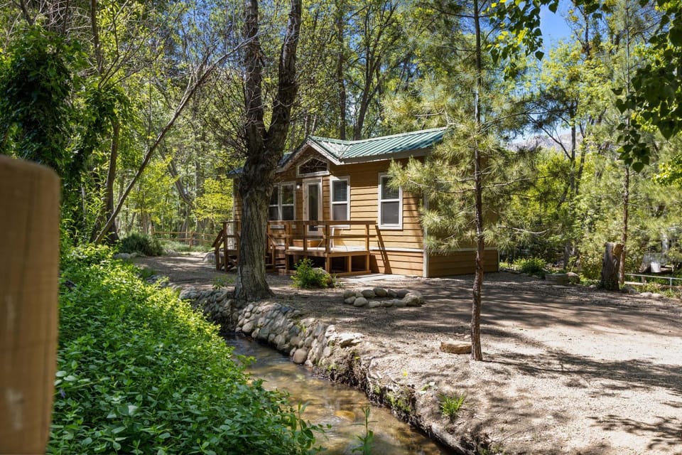 Brand new Cabins Cabin in Kernville