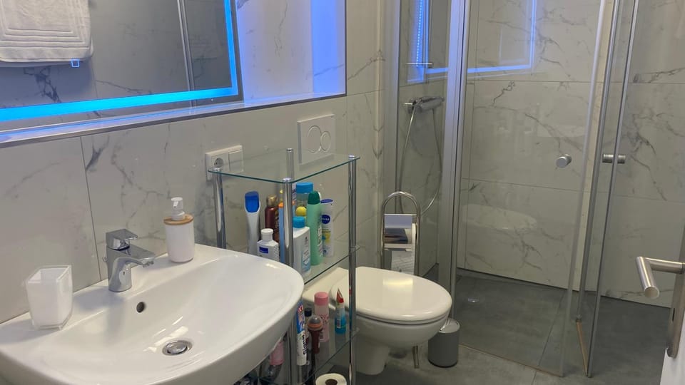 Shower, Toilet, Bathroom