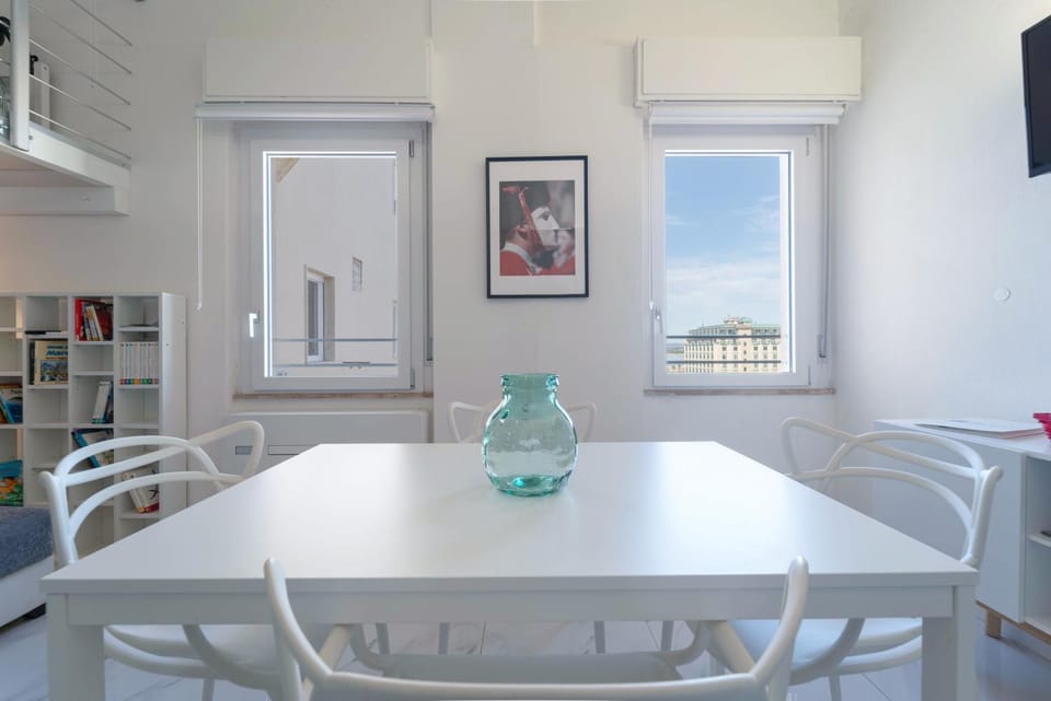 Living room, Seating area, Dining area, air conditioner