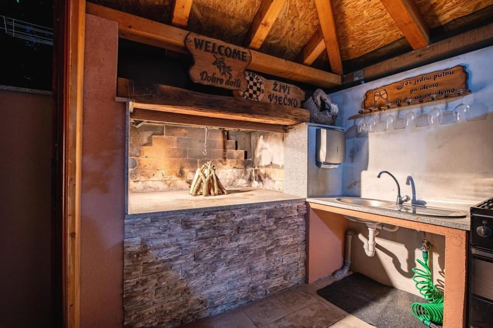 BBQ facilities, Kitchen or kitchenette