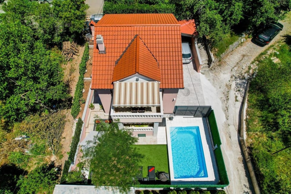 Property building, Day, Bird's eye view, Pool view, Swimming pool, sunbed
