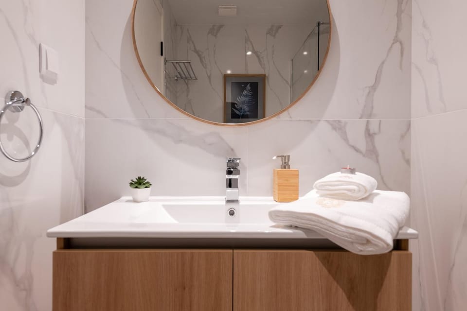 Bathroom, towels