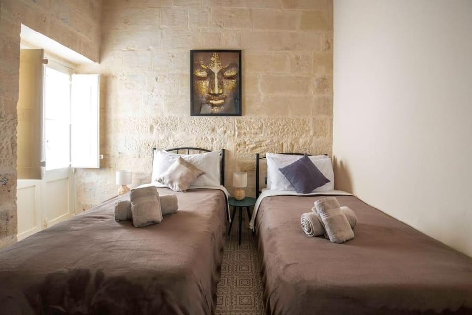 Chic, Stylish & Spacious flat in central Valletta Apartment in Valletta