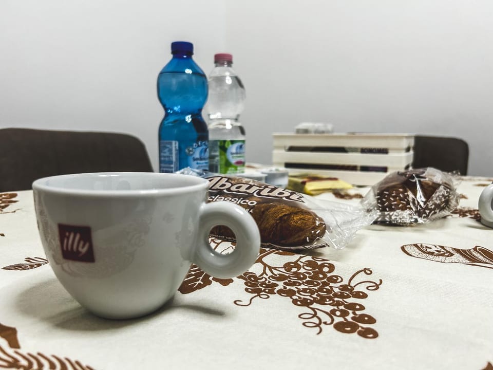 Coffee/tea facilities, Breakfast