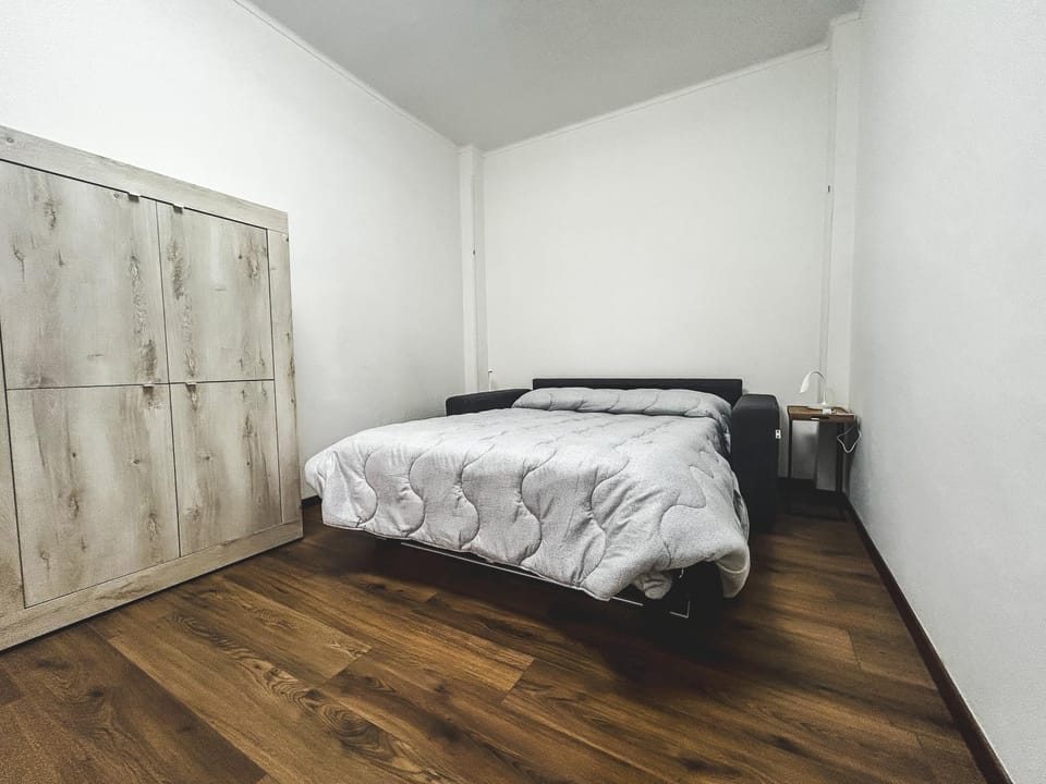 Bed, Photo of the whole room, Bedroom, wardrobe