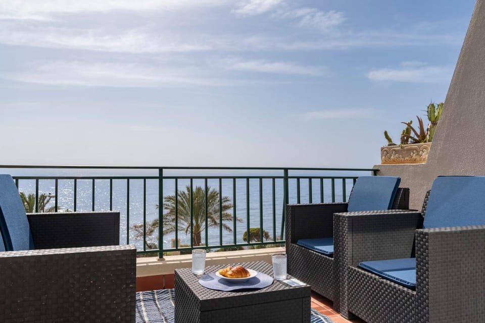 Natural landscape, Balcony/Terrace, Sea view