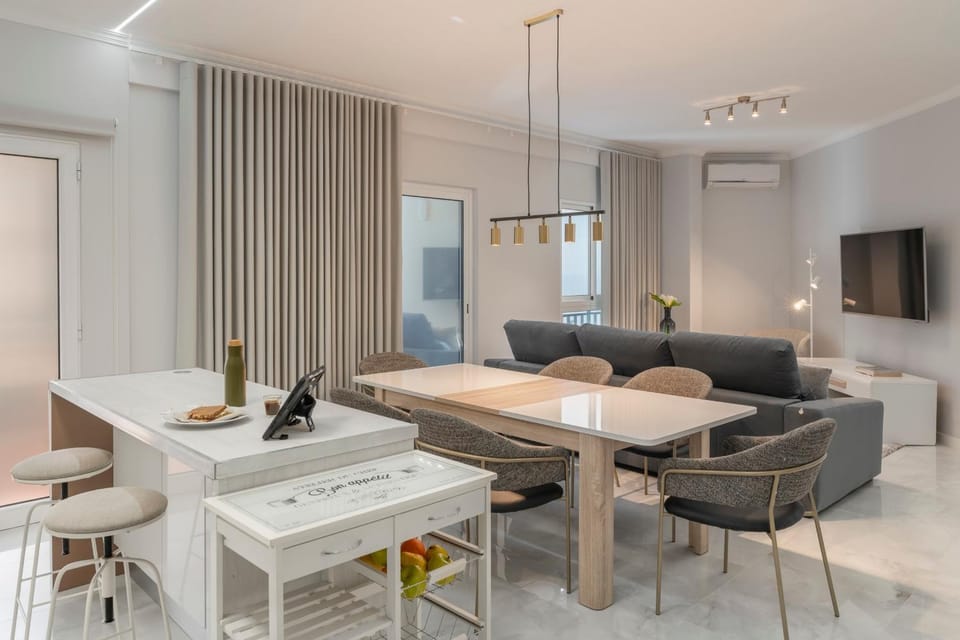 TV and multimedia, Living room, Seating area, Dining area