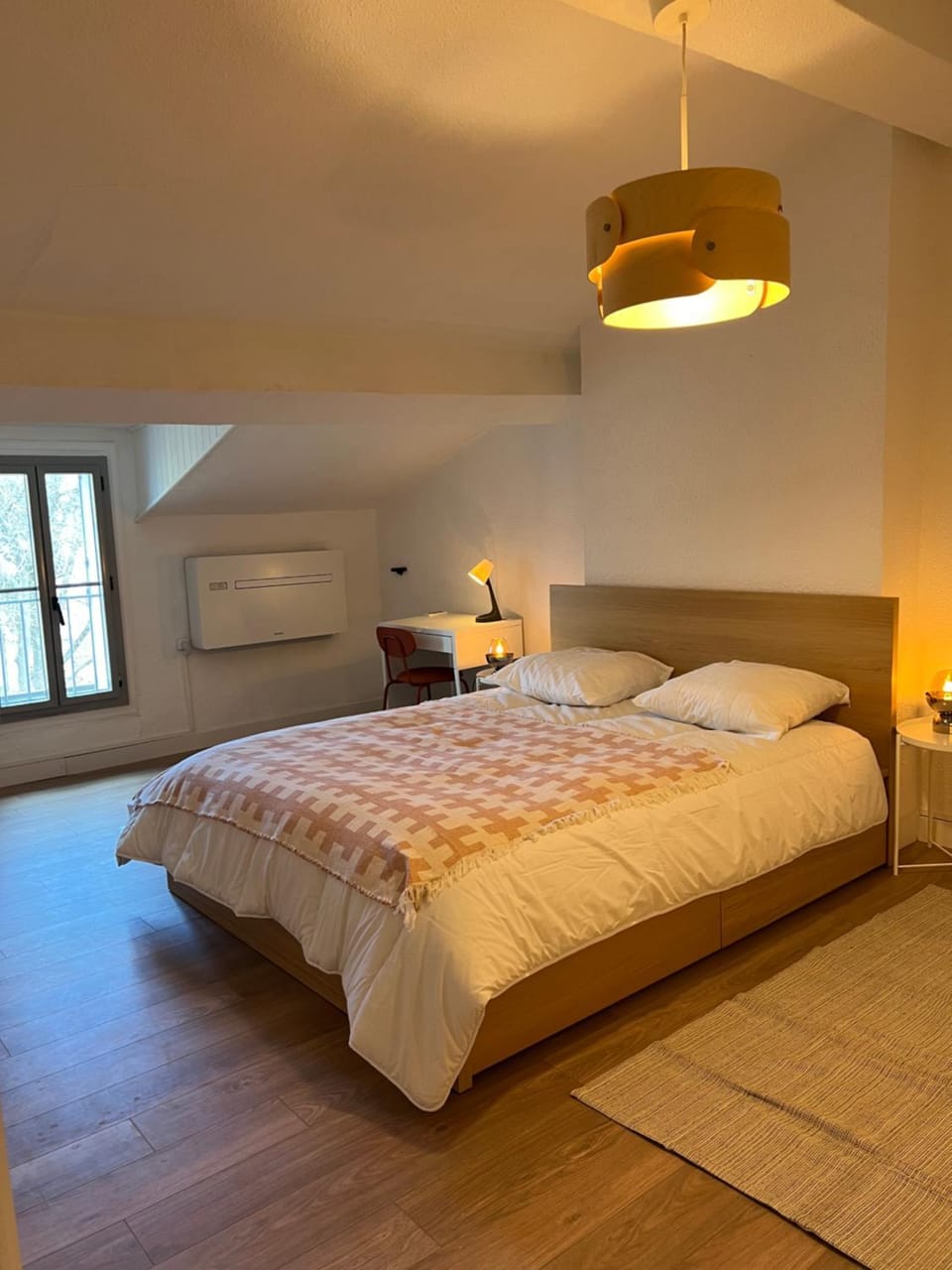 Bed, Photo of the whole room, Bedroom, air conditioner