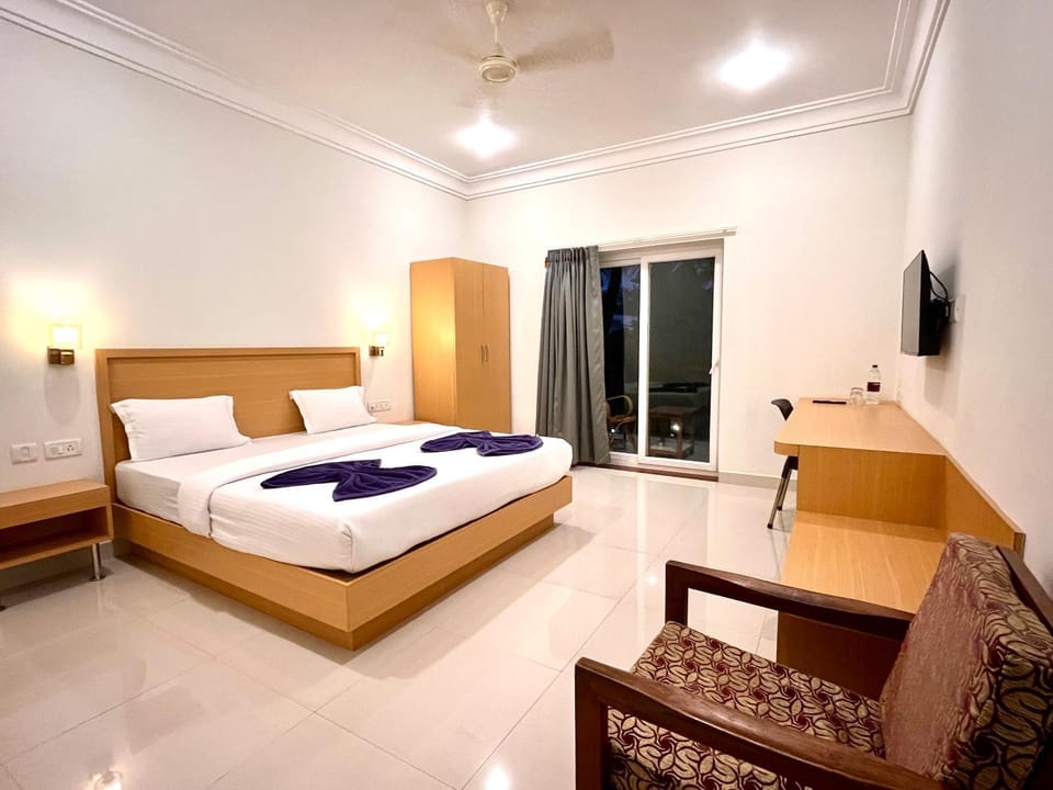 Bed, TV and multimedia, Photo of the whole room, Seating area, Bedroom, towels