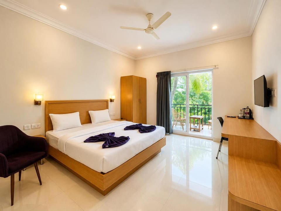 Balcony/Terrace, Photo of the whole room, Bedroom, Pool view, internet, soundproof