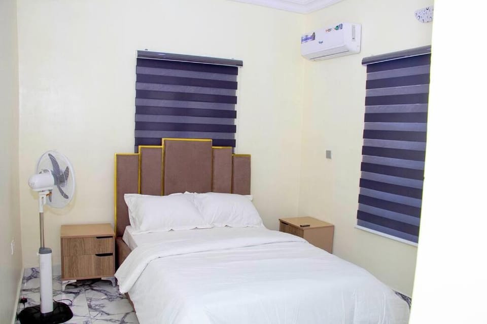 Bed, Photo of the whole room, Bedroom, air conditioner