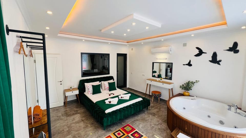 Bed, Hot Tub, Bedroom