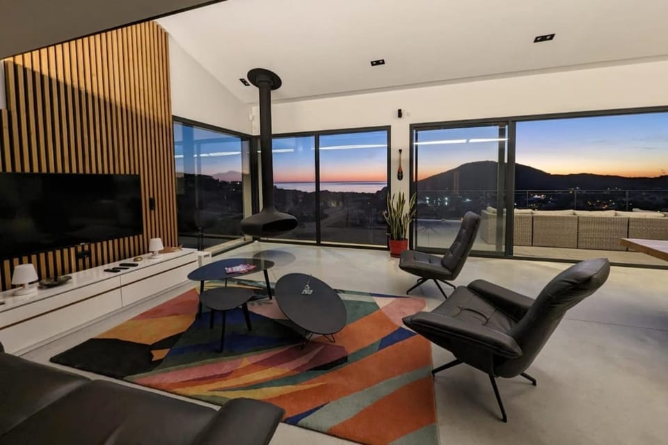 Communal lounge/ TV room, Natural landscape, View (from property/room), Living room, Seating area, Mountain view