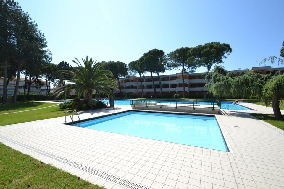 Property building, Facade/entrance, Garden, Swimming pool