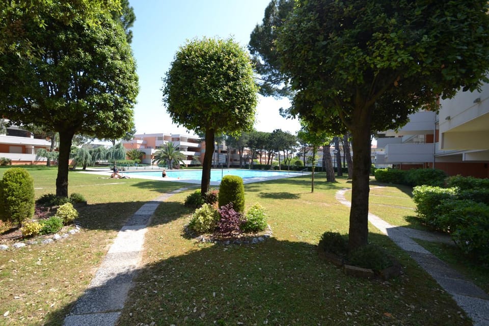 Property building, Facade/entrance, Garden, Garden, Swimming pool