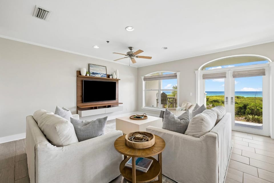 Patio, TV and multimedia, View (from property/room), Living room, Sea view, Family