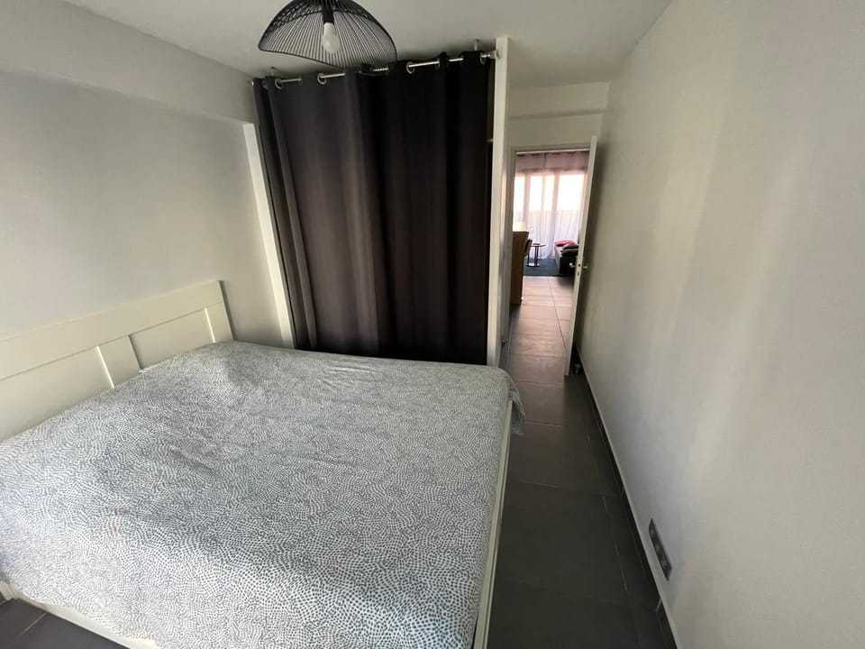 Appartement moderne face gare St Charles Apartment in Marseille