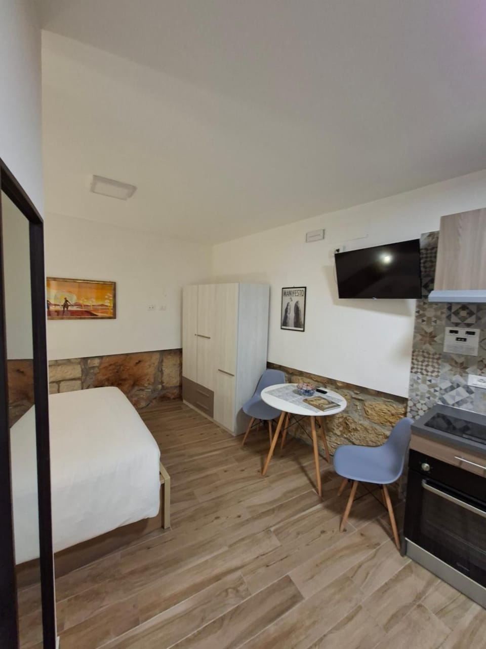 Bed, Kitchen or kitchenette, Living room, Photo of the whole room, Seating area, Dining area, Bedroom