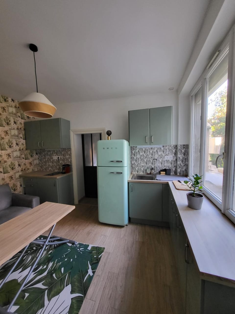 Kitchen or kitchenette