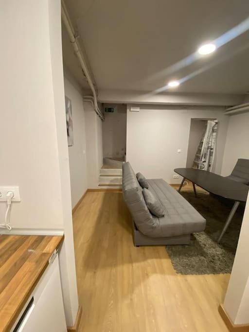 At 20' by Metro from the city centre (C) Apartamento en Av. América Apartment in Madrid