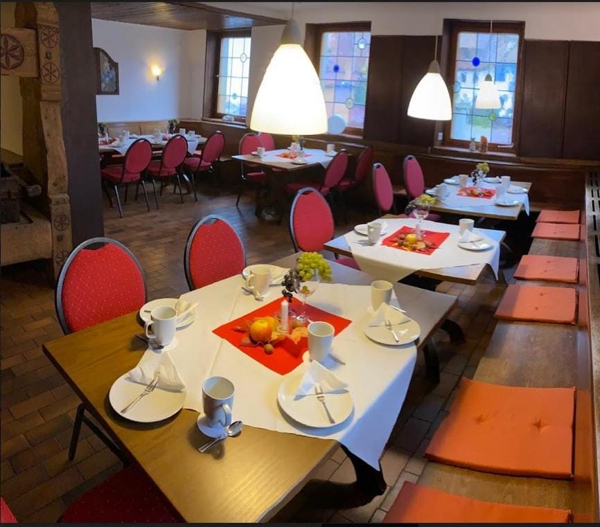 Restaurant/places to eat, Banquet/Function facilities