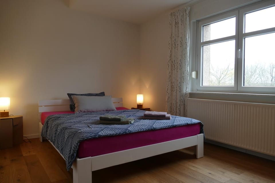 Bed, Photo of the whole room, Bedroom, internet, towels
