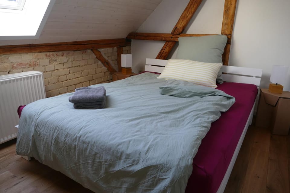 Bed, Photo of the whole room, Bedroom, internet, towels