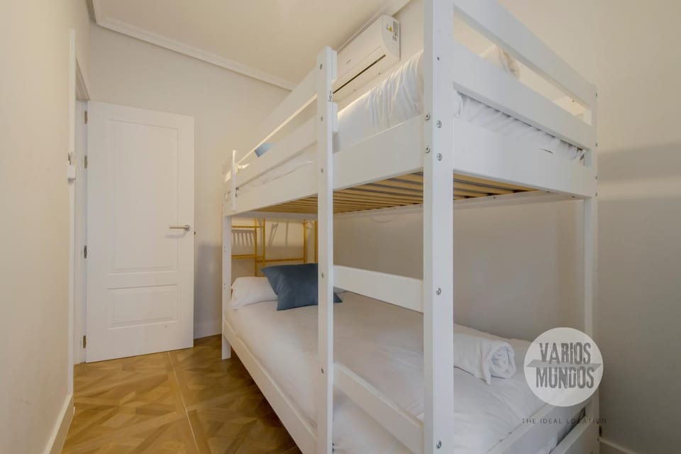 Bed, Photo of the whole room, bunk bed