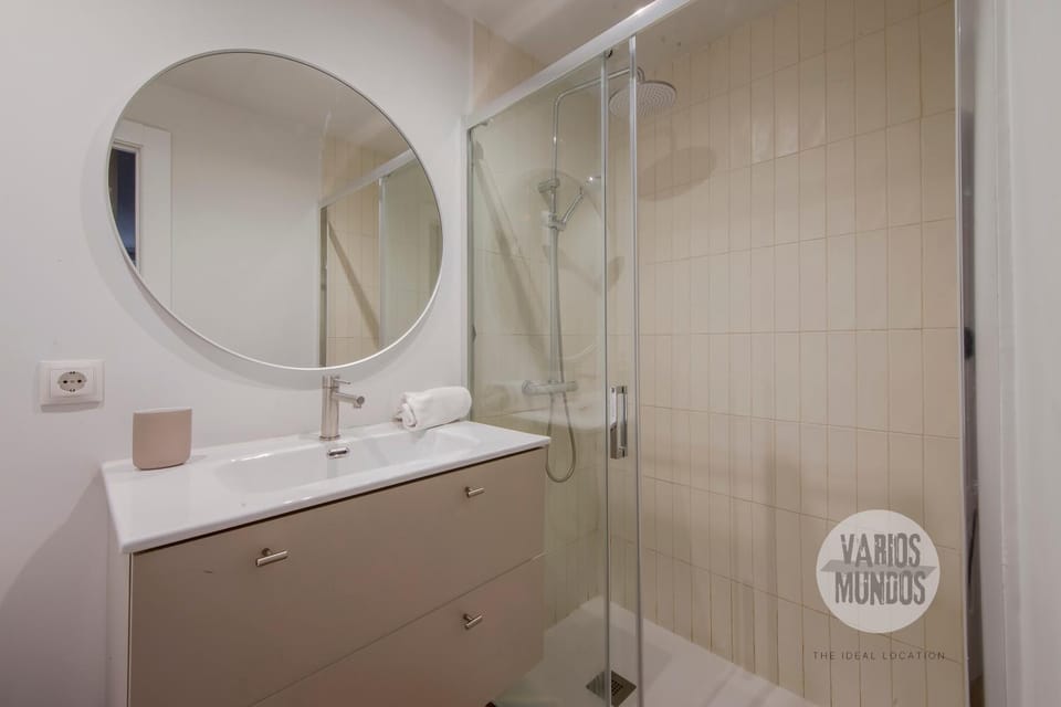 Shower, Bathroom, towels