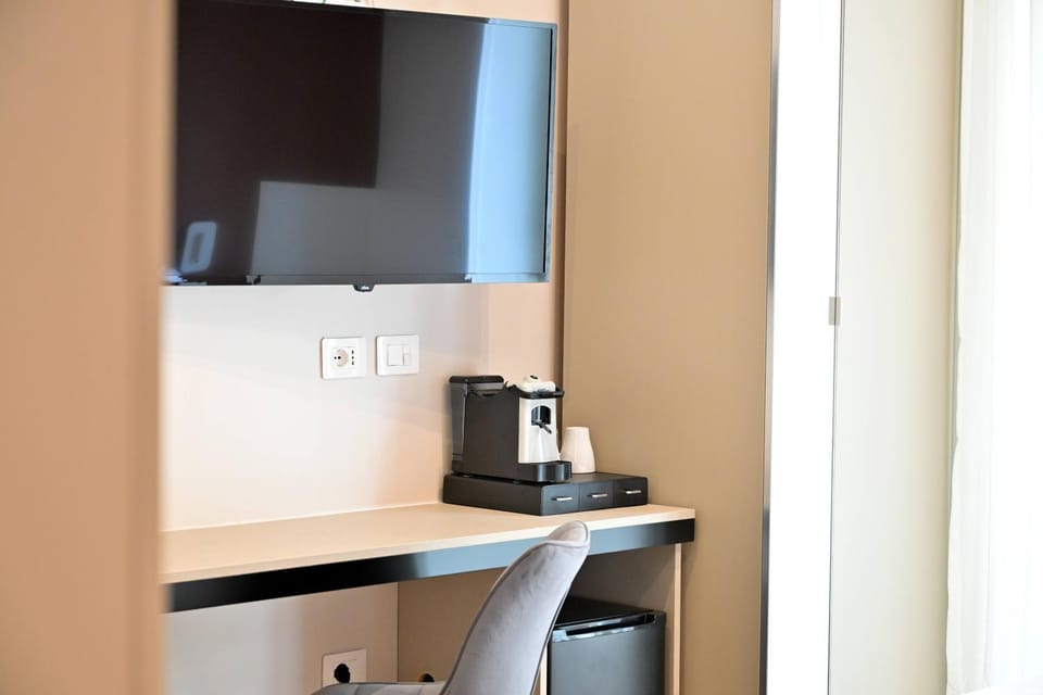 Coffee/tea facilities, minibar
