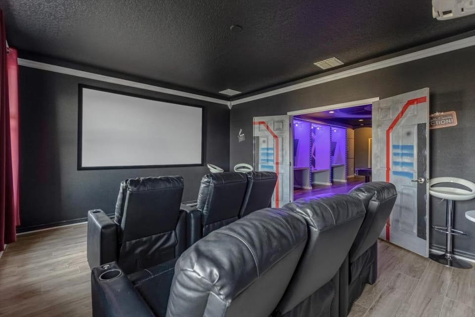 Spacious Pool Home Great Location-6020OGL House in Four Corners