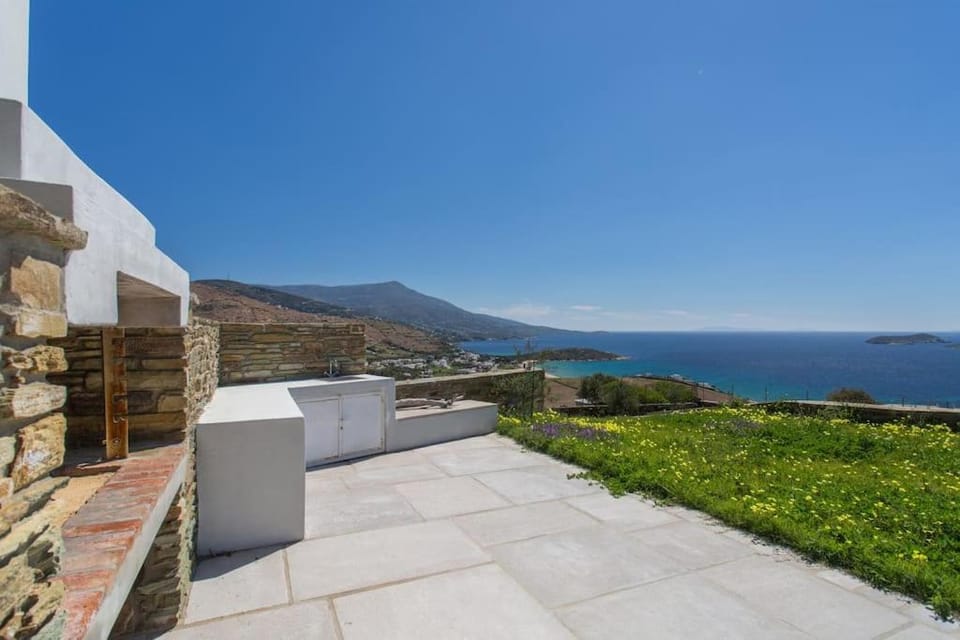 Property building, Day, Natural landscape, Mountain view, Sea view