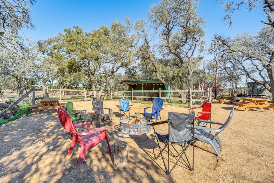 Hill Country Retreat Near Wineries and Weddings! House in Dripping Springs