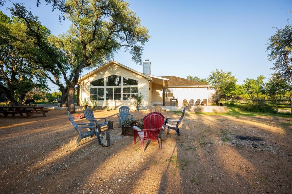 Private Luxury Getaway | Fire Pit | Near Weddings House in Dripping Springs